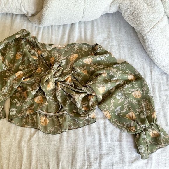 Cropped front tie long sleeve - Picture 3 of 3